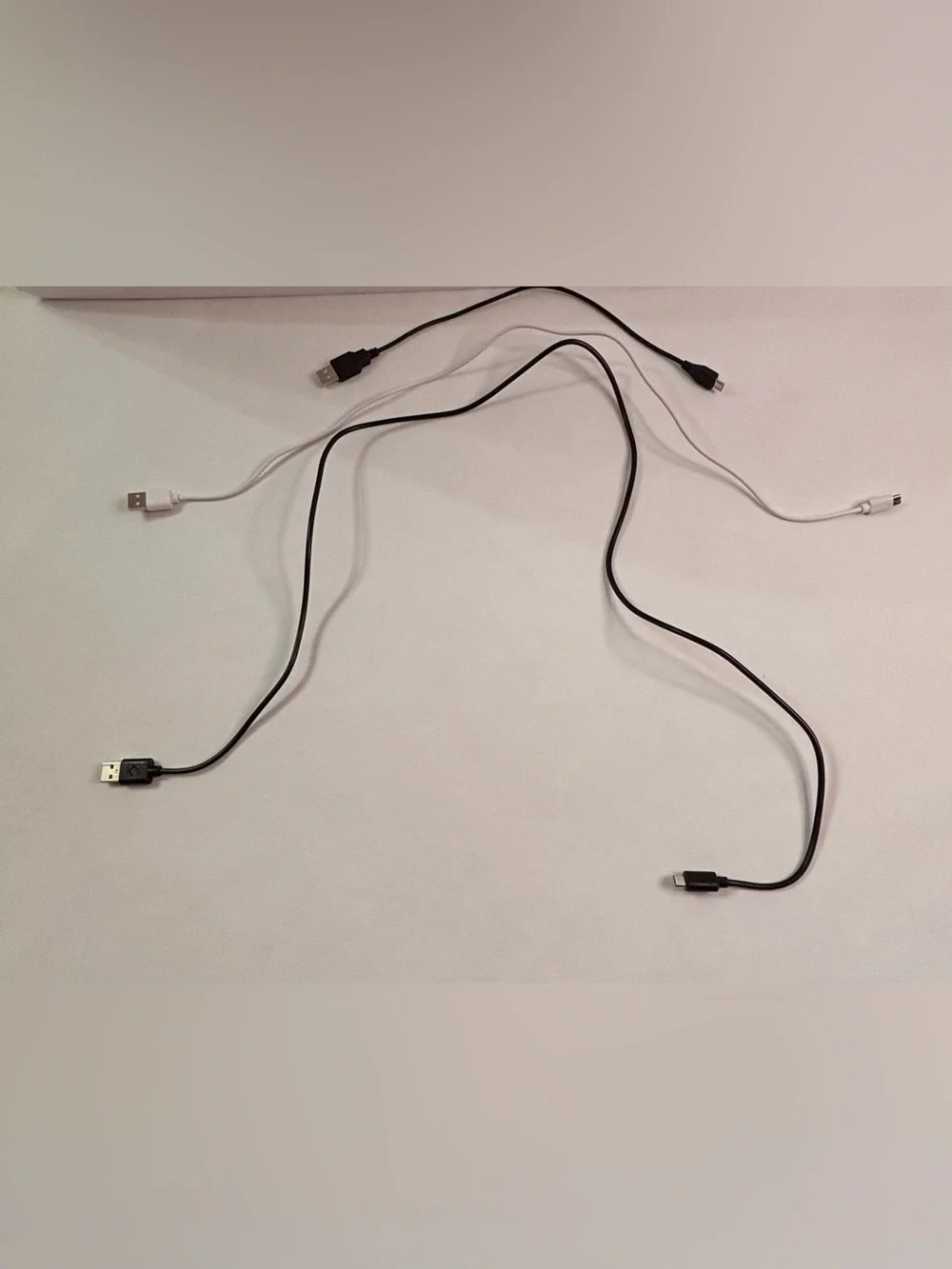USB to Micro-USB Charging Cable Set in Black and White